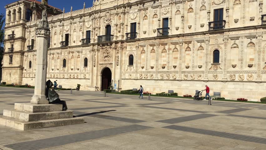 pilgrim statue on the way to Santiago