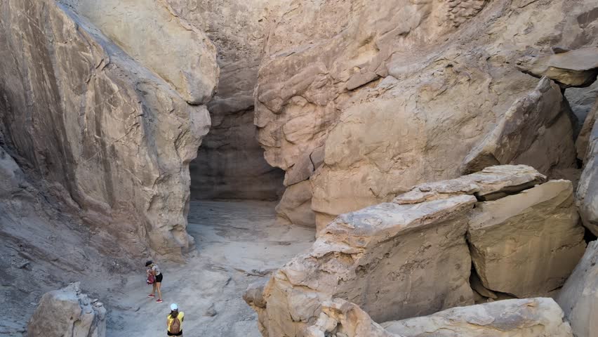 The Indian Canyon is one of the places to see in Fiambalá and we find it 23 kilometers from the town, on National Highway 60 passing the Cuesta de la Aguadita 