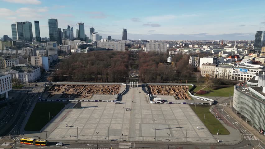 Flight over Pilsudski square and Tomb of the Unknown Soldier in Warsaw, Poland