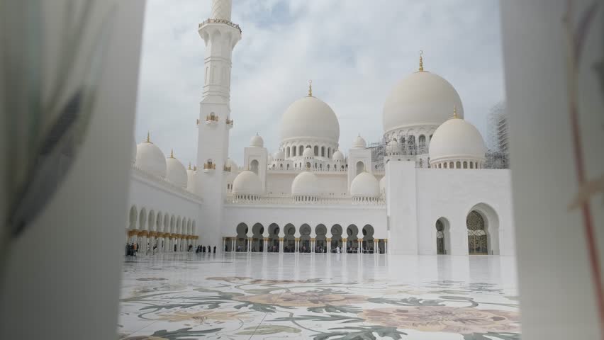 Sheikh Zayed Grand Mosque against cloudy sky