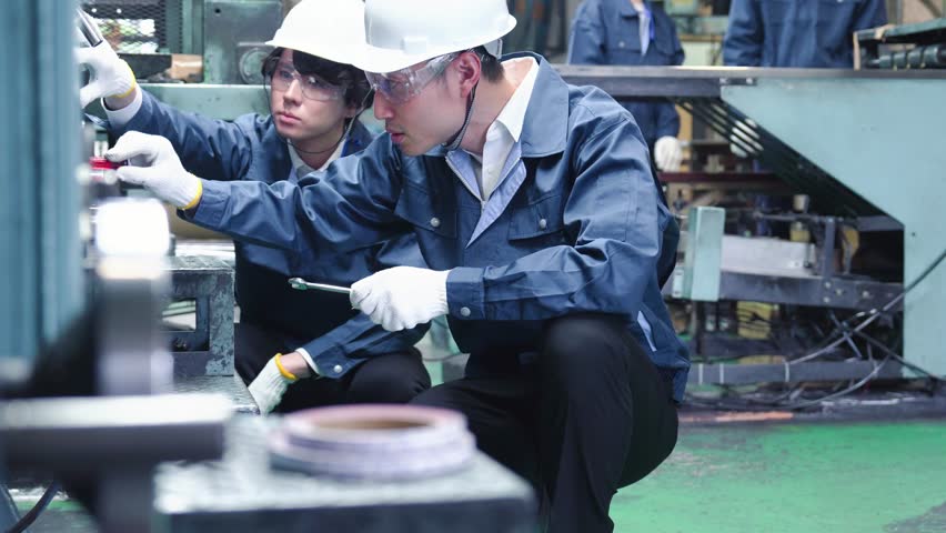 Engineers working in a factory Royalty-Free Stock Footage #1100650227