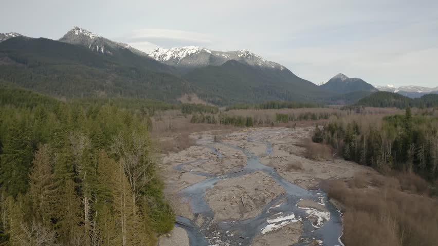Aerial panormaic view of Nisqually River and valley landscape in Washington wilderness near Mount Rainier National Park - 4K Drone