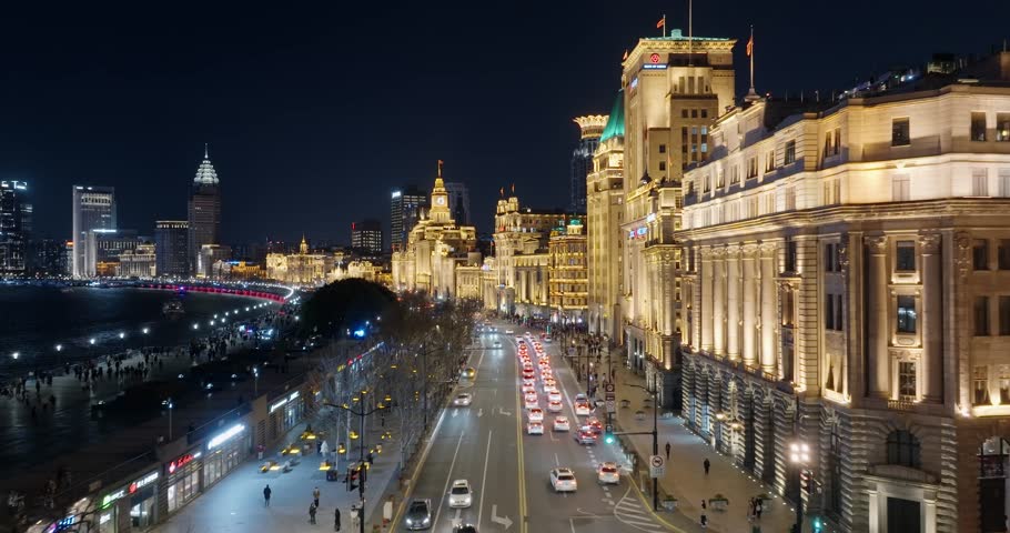 Aerial view of The bund in Shanghai at night.Exotic building clusters in the Bund of Shanghai，Tourists enjoy the view of the city from the sightseeing platform.
