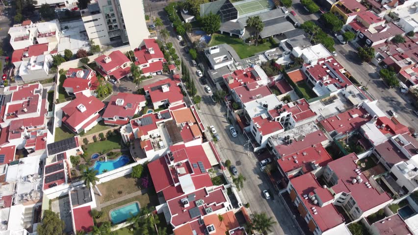 Guadalajara is the second largest city in Mexico. Filmed in the neighborhood of Providencia. 