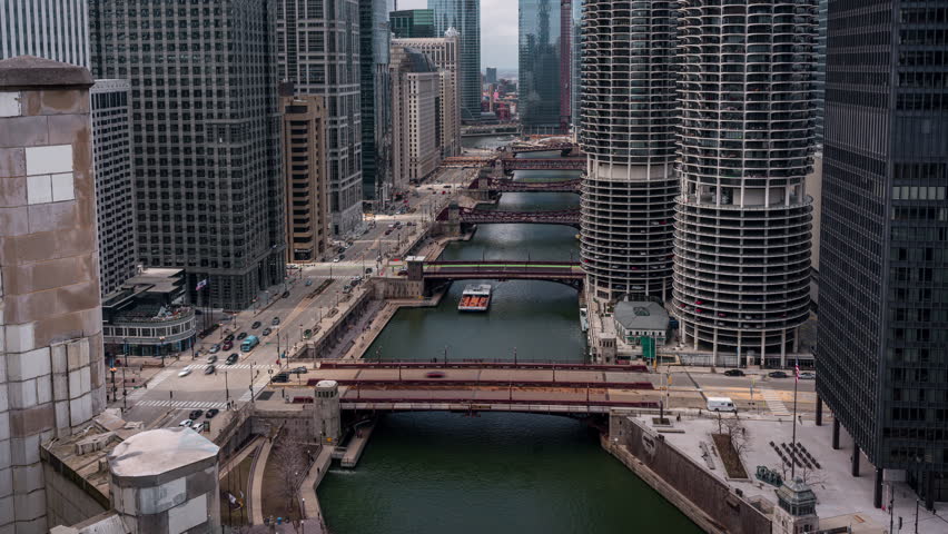 Chicago, IL, USA - April 4 2022:Time Lapse clip of traffic in the streets and tourist boats on chicago River 