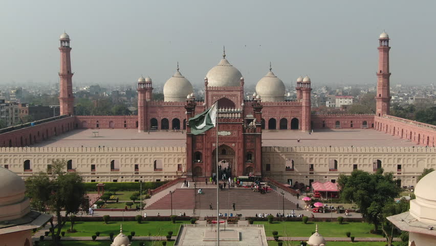 Drone footage of the Badshahi Mosque in Lahore, Pakistan Flag, 4K Royalty-Free Stock Footage #1101061541