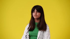 4k video of one girl planning something and points upwards on yellow background.