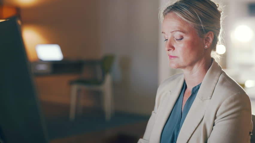 Headache, stress and woman at computer in night business with anxiety, pain and confused problem. Tired, burnout and frustrated female worker, overtime and sick with fatigue, brain fog and depression Royalty-Free Stock Footage #1101190917
