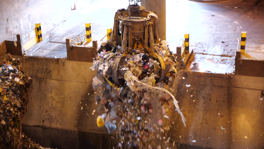 A huge claw grabs a portion of garbage for delivery to the oven. Unsorted garbage is collected by a special crane claw for incineration at the factory. Recycling of garbage. Fuel for power plants. Royalty-Free Stock Footage #1101293279