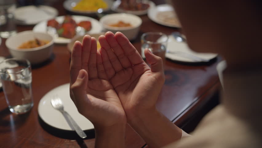 Close-up islam woman hand pray. Happy Asian muslim family praying to god before eating Ramadan dinner at home. Two generation celebration of Eid al-Fitr togetherness at home. Hari Raya family reunion. Royalty-Free Stock Footage #1101325429