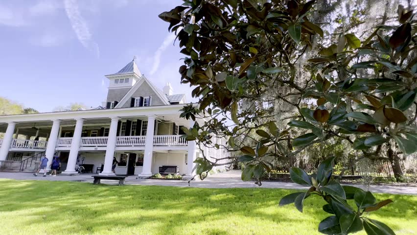 plantation house at magnolia gardens in charleston sc, south carolina