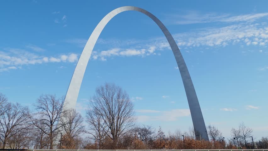 Sunny view of The Gateway Arch at Missouri