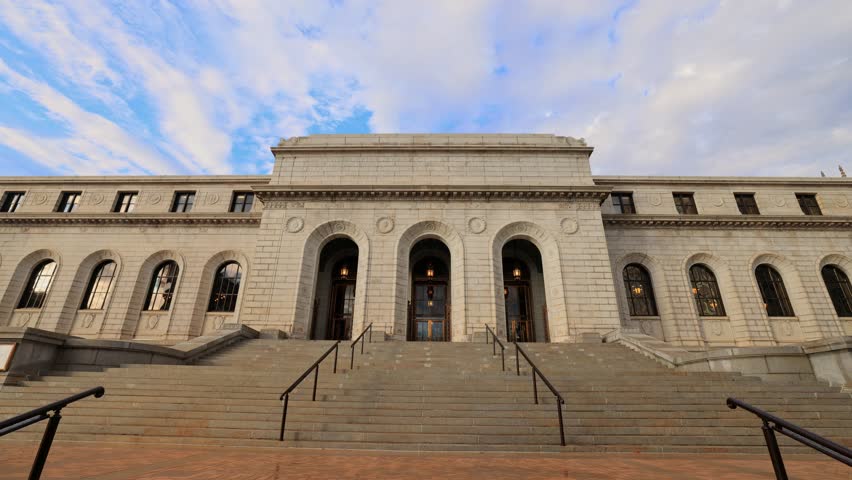 Exterior view of the St. Louis Public Library - Central Library at Missouri