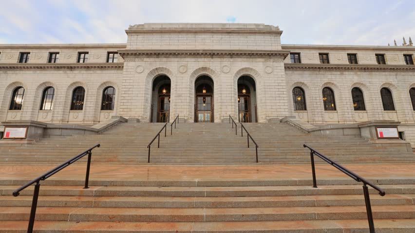 Exterior view of the St. Louis Public Library - Central Library at Missouri