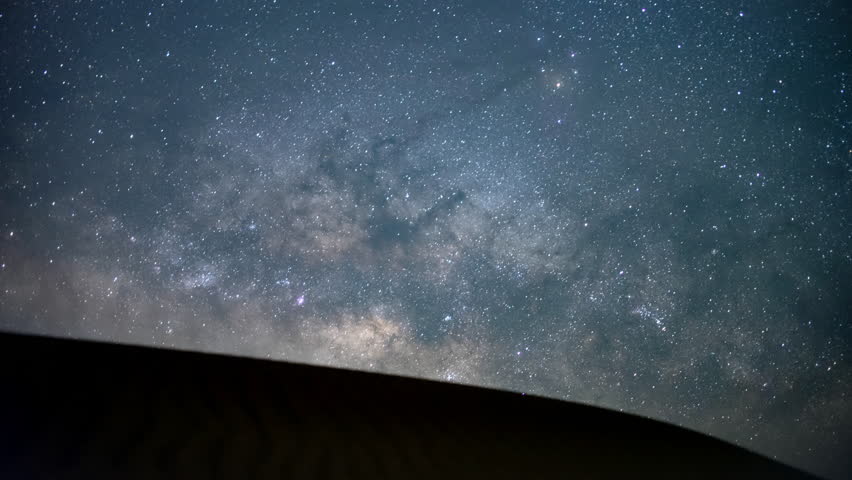 4K Time lapse of milky way over the sand dune desert 