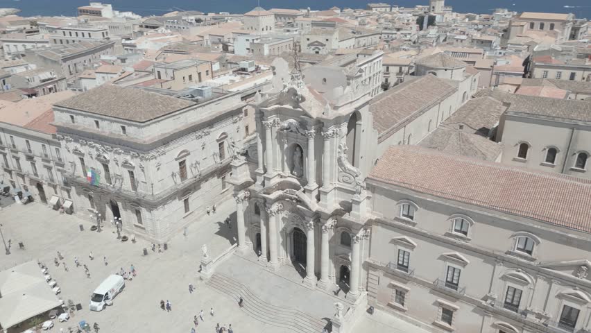 Camera orbiting around the Cathedral of Syracuse unveiling the city of Messina - 4k - 25 fps