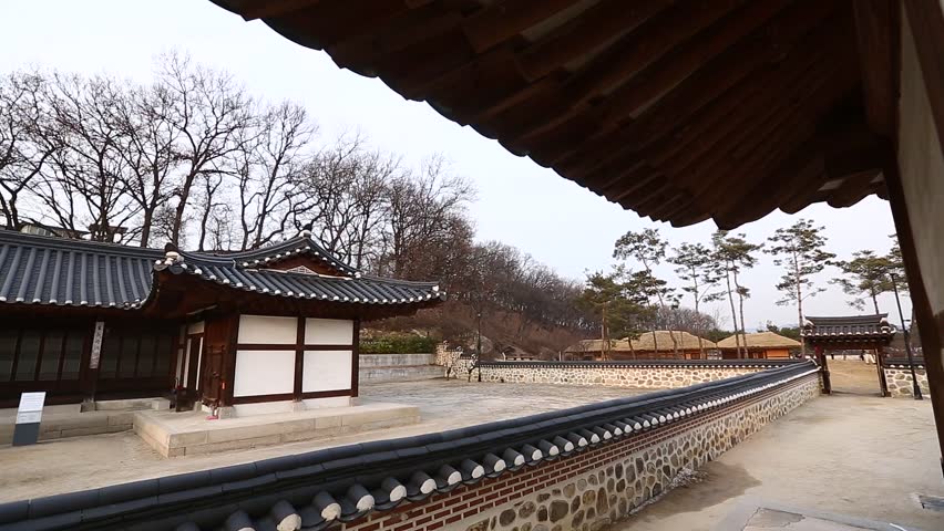 It is a tourist attraction and food in Yeoju. There is the birthplace, food, and natural scenery of Myungsung Hwangwoo who was assassinated by Japan.