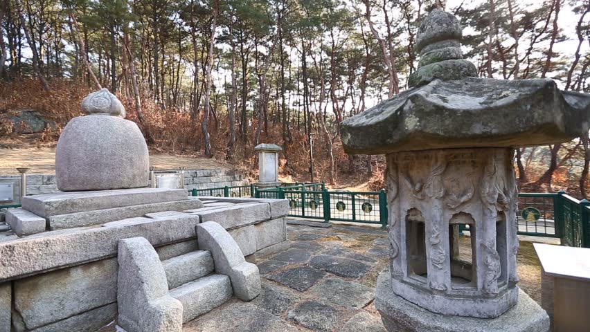 It is a tourist attraction and food in Yeoju. There is the birthplace, food, and natural scenery of Myungsung Hwangwoo who was assassinated by Japan.