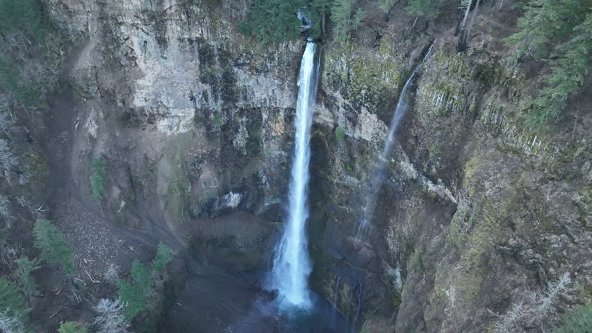 The beautiful Multnomah Falls, over 600 feet high, is located on the Oregon side of the Columbia River Gorge. This magnificent natural wonder is just a 30 minute drive east of Portland.