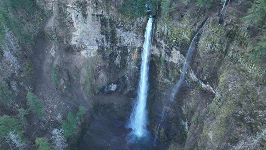 The magnificent Multnomah Falls, over 600 feet high, is located on the Oregon side of the Columbia River Gorge. This impressive natural wonder is just a 30 minute drive east of Portland.