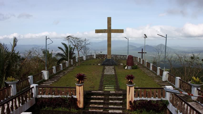 The cross on the hill 4k