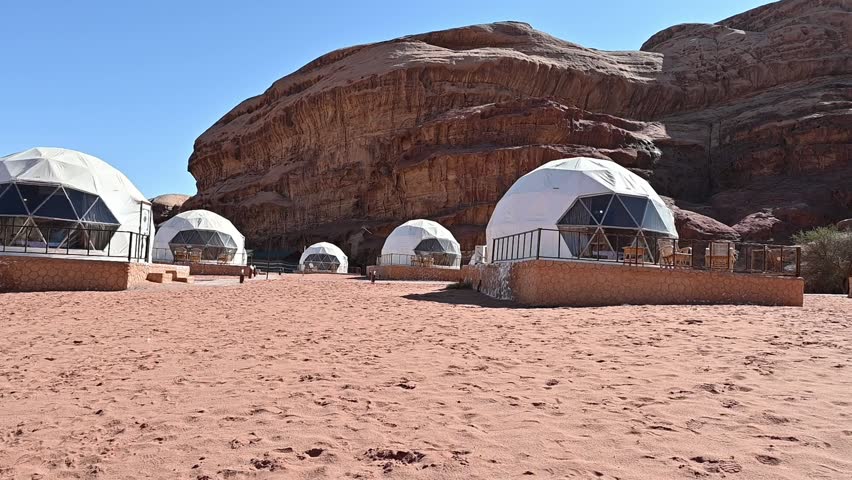 bubble camp in wadi rum slomo desert
