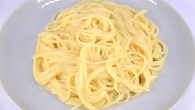 Pasta carbonara, Short video clip