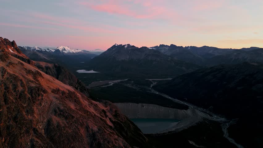 El Chalten is a small little village in Patagonia, world-renowned for its hiking routes, meander rivers and high mountains ready to be climbed. A mecca for adventurers and outdoors lovers!