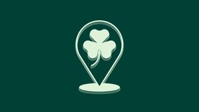 White Clover trefoil leaf icon isolated on green background. Happy Saint Patricks day. National Irish holiday. 4K Video motion graphic animation.
