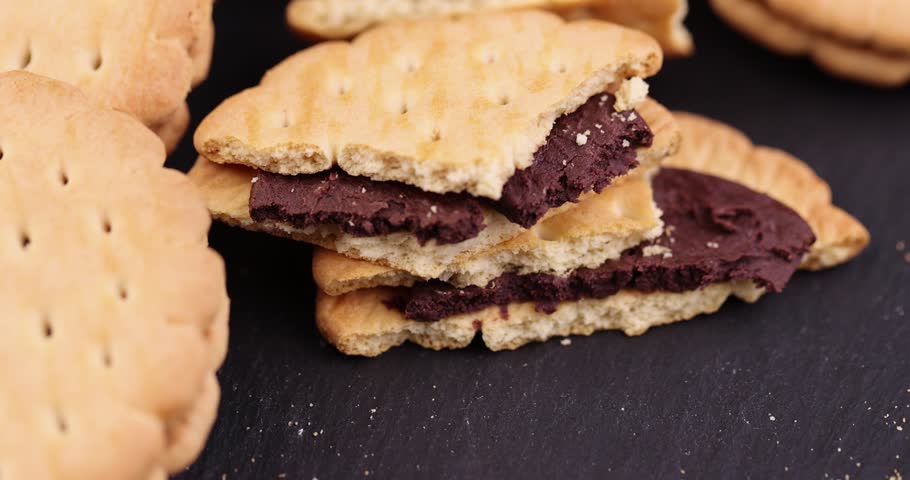 fresh crunchy cookies with chocolate filling , fresh crunchy sandwich cookies close-up