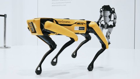 Bangkok, Thailand - Mar 28, 2023: Presentation of Spot, four-legged robot by Hyundai Boston Dynamics in Motor Show exhibition event. Advanced futuristic technology, robotic tech industry expo concept วิดีโอสต็อกบทความข่าว
