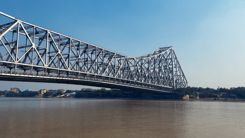 An iconic landmark in Kolkata, the Howrah Bridge is a huge steel bridge over the Hooghly River.