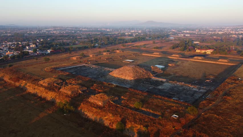 Sunrise on hot air balloon over the Teotihuacan pyramid