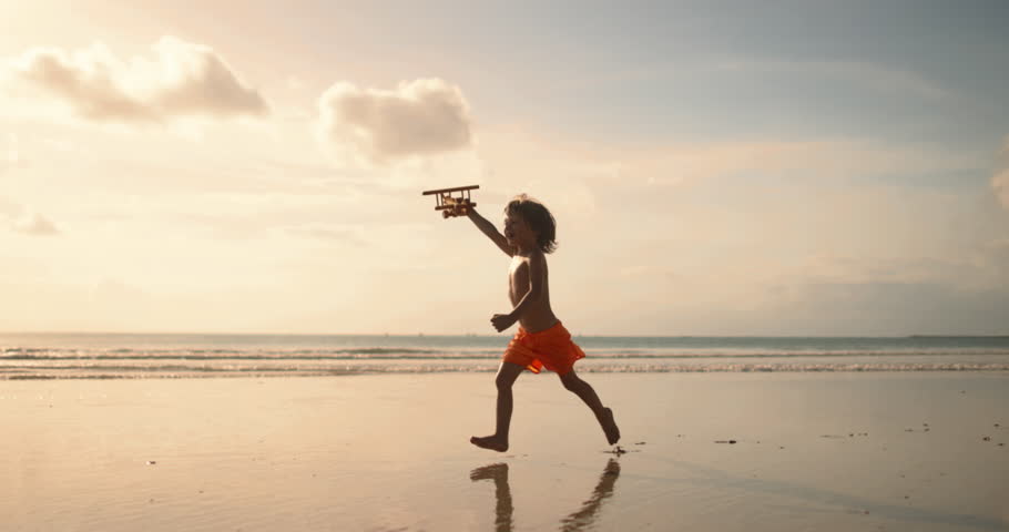 Little dreamer boy have fun, enjoy, silhouette kid running along the beach Royalty-Free Stock Footage #1102604621