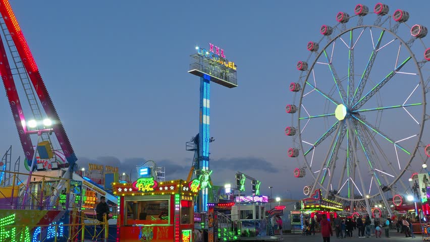 General view of the amusement park where the giant panoramic wheel and the Prison attraction stand out.