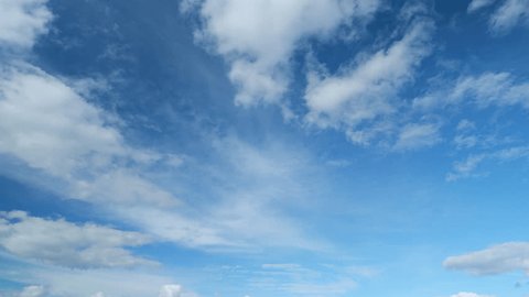 Floating fluffy clouds. Beautiful sunny blue sky with wispy smoky white cumulus and cirrus on different layers. Timelapse. : vidéo de stock