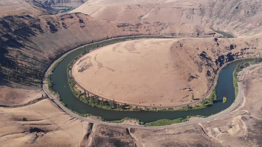 The horseshoe bend in Yakima Canyon