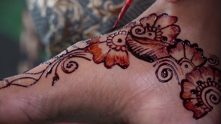 Goll tiki mehndi designs and ideas.#foryou #tiktok #LaysEverywhere #me... |  TikTok