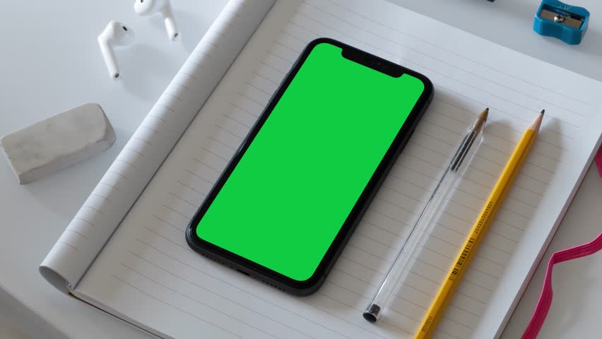 Zooming on a Green Screen Smartphone, a Technology Video by Domenico Fornas