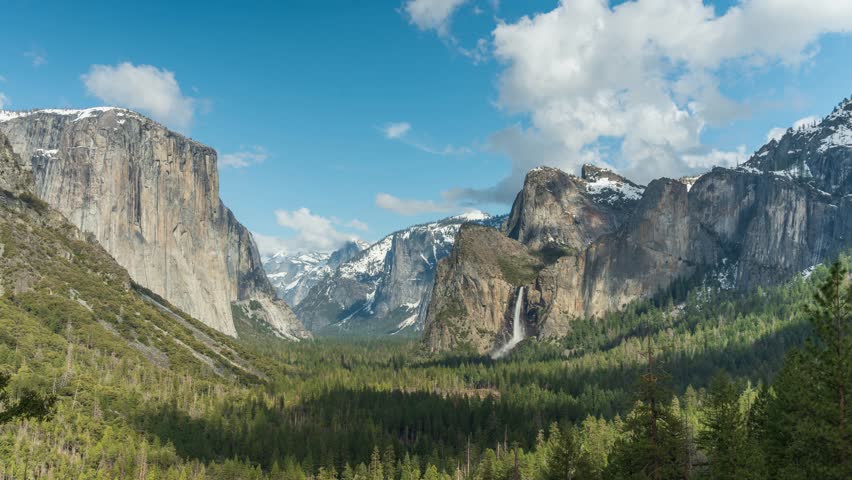 4K Timelapse of Yosemite Tunnel View El Capitan and Half Dome - Clouds with Blue Sky in Autumn, Sierra Nevada Mountains California USA   Royalty-Free Stock Footage #1103583527