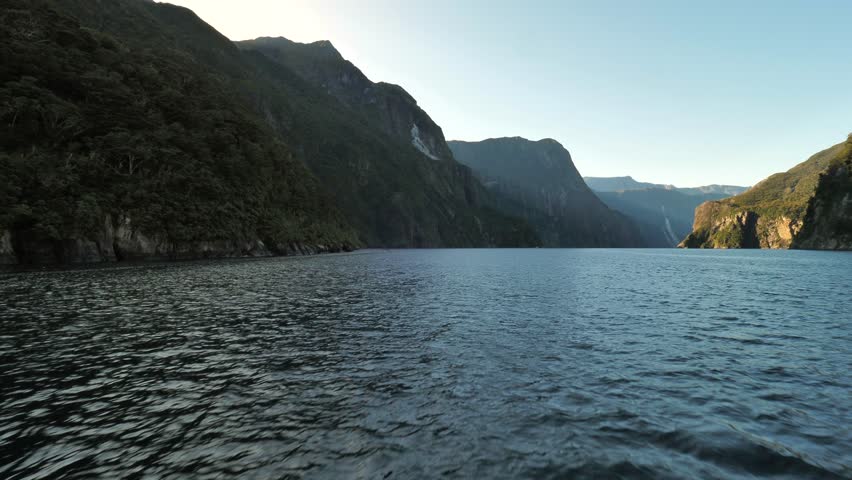 Milford Sound, Fiordland National Park, sightseeing travel on New Zealand South