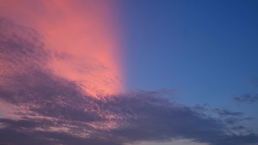 céu azul com lindas nuvens fofas sem chão. panorama hdri sem