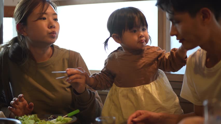 Parents and children eating at a yakiniku restaurant