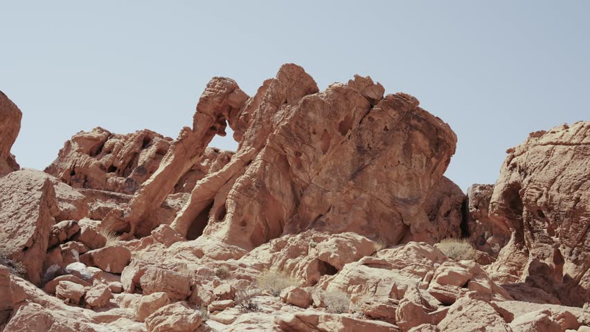 Experience the awe-inspiring natural wonder of Elephant Rock, located in Arches National Park, Utah. This is a must-see destination for any nature lover. Shot in 4K with Sony A7S III and Dji RS2.