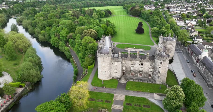 4k A flight towards Kilkenny Castle, through the green parkland of Ireland.
