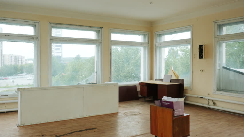 View inside of an empty old apartment with many big windows. Stock footage. Flat needs renovation. Royalty-Free Stock Footage #1104460099