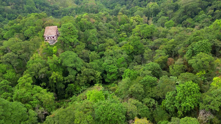Drone shot of nature around the backpacker village of Minca, Santa Marta Colombia. Lonely house surrounded my jungle ant hills with great views. Royalty-Free Stock Footage #1104663251