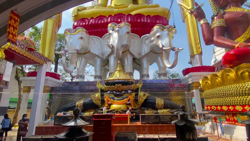 Wat Khun Chan. Wat Waramartaya Punthasatharam. This place is characterized by a mixture of Thai, Burmese and other neighboring styles of Buddhism
