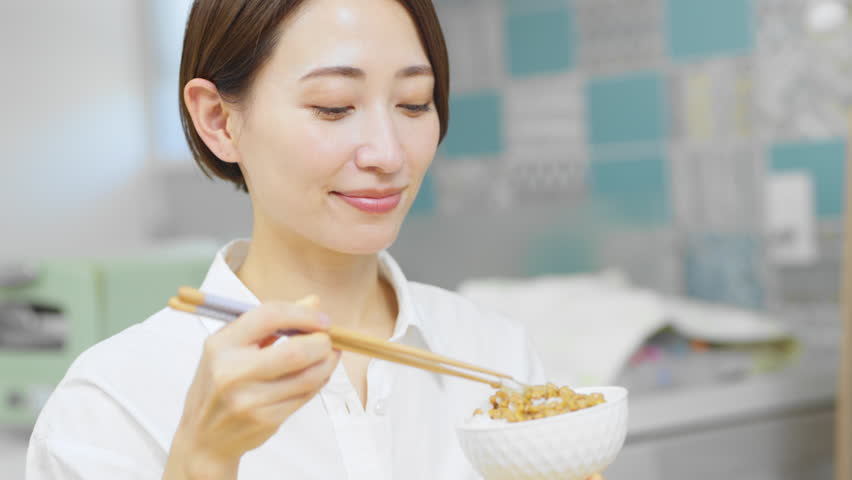 Eating and drinking image of a young woman eating natto rice Royalty-Free Stock Footage #1105098165