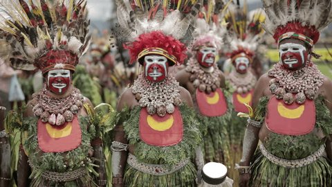 Goroka, Papua New Guinea - September 14, 2018: Goroka Show is a well-known tribal gathering and cultural event. A member of the tribe presents their traditional clothing, jewelry and body makeup. วิดีโอสต็อกบทความข่าว